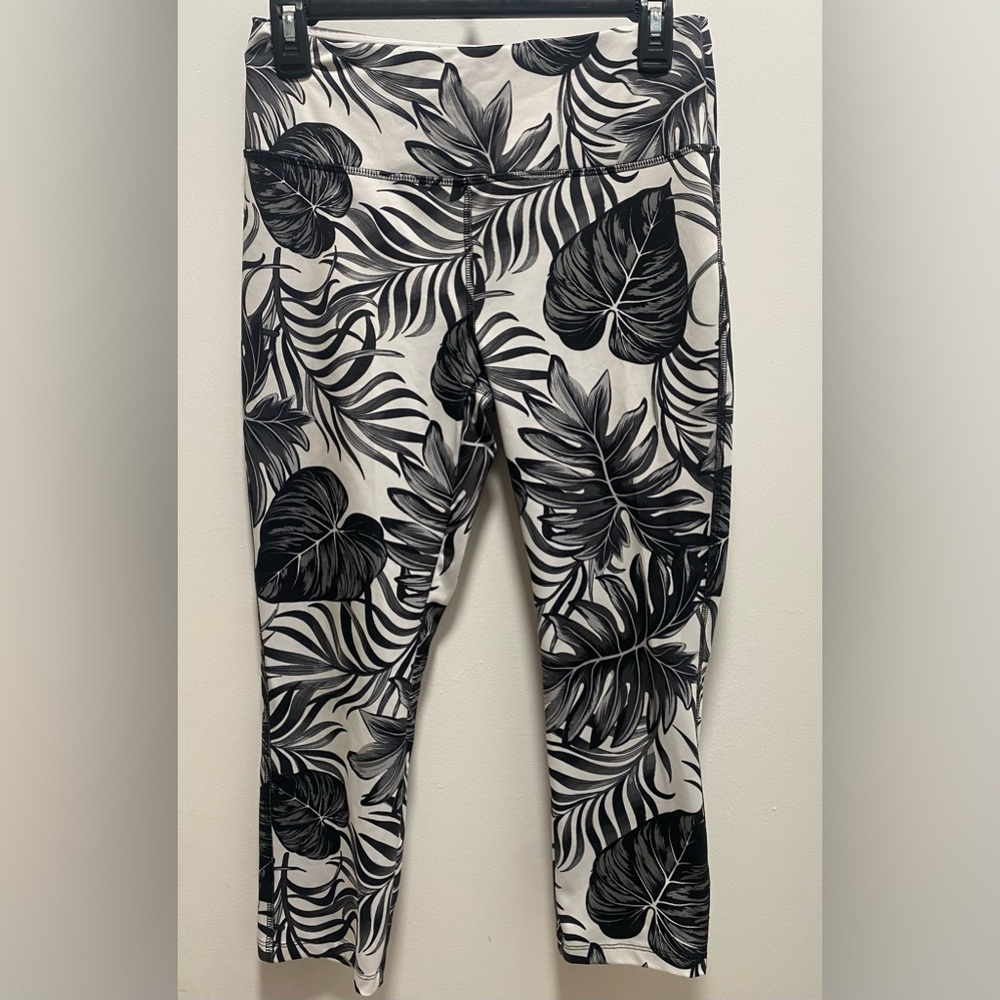 Cali Active Black and White Leaf Print Leggings